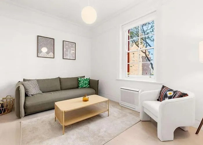 Ground-Floor Retreat In Dawes Point