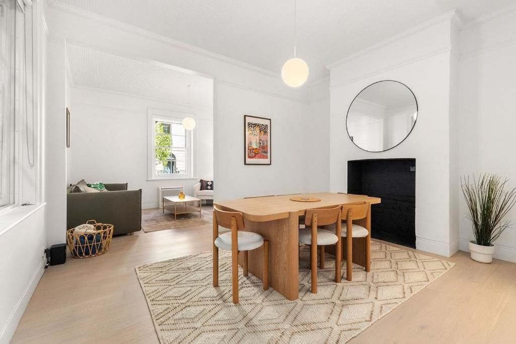 Apartment Ground-floor Retreat In Dawes Point Sydney