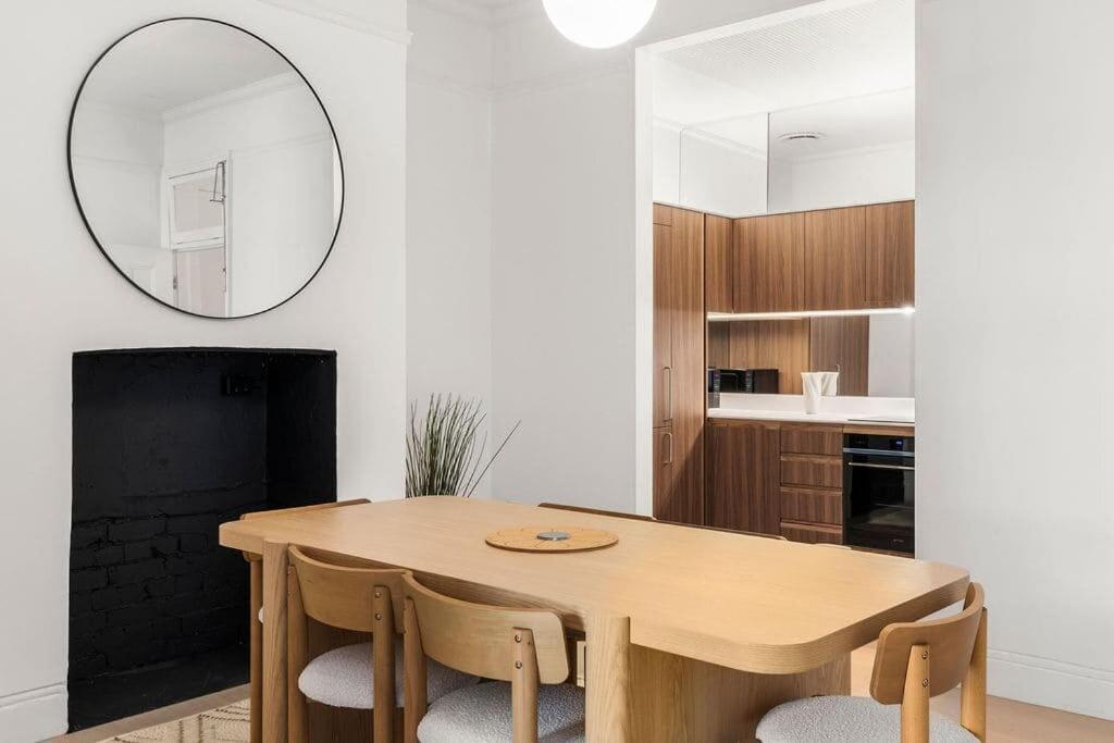 Ground-floor Retreat In Dawes Point