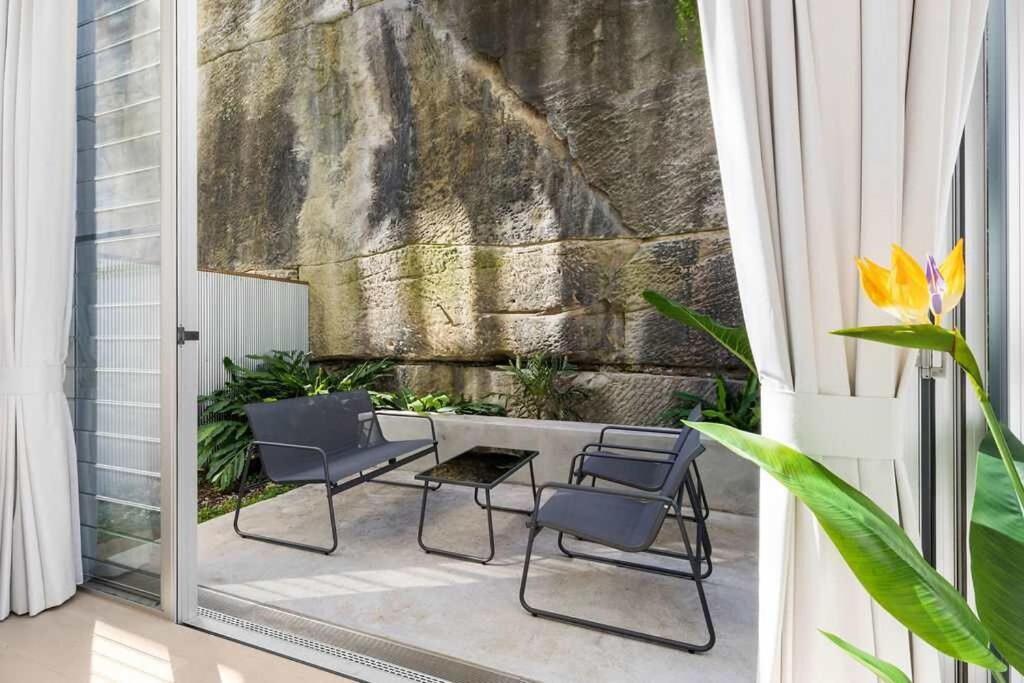 Ground-floor Retreat In Dawes Point Apartment