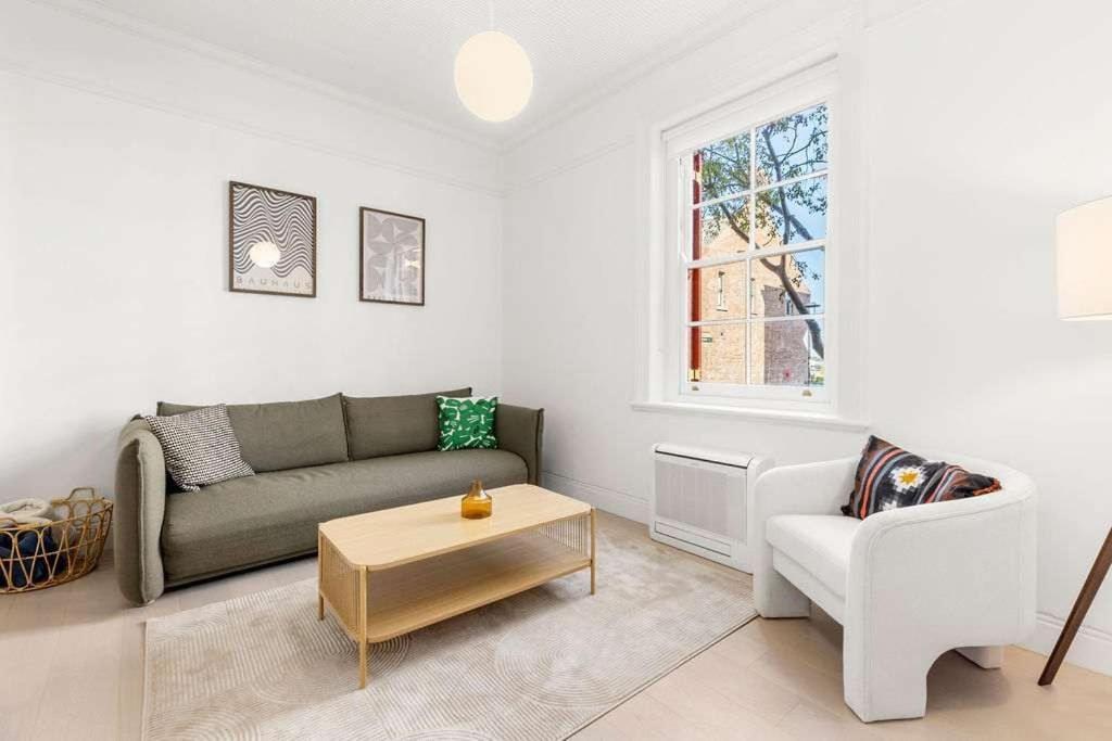 Ground-floor Retreat In Dawes Point Apartment Sydney