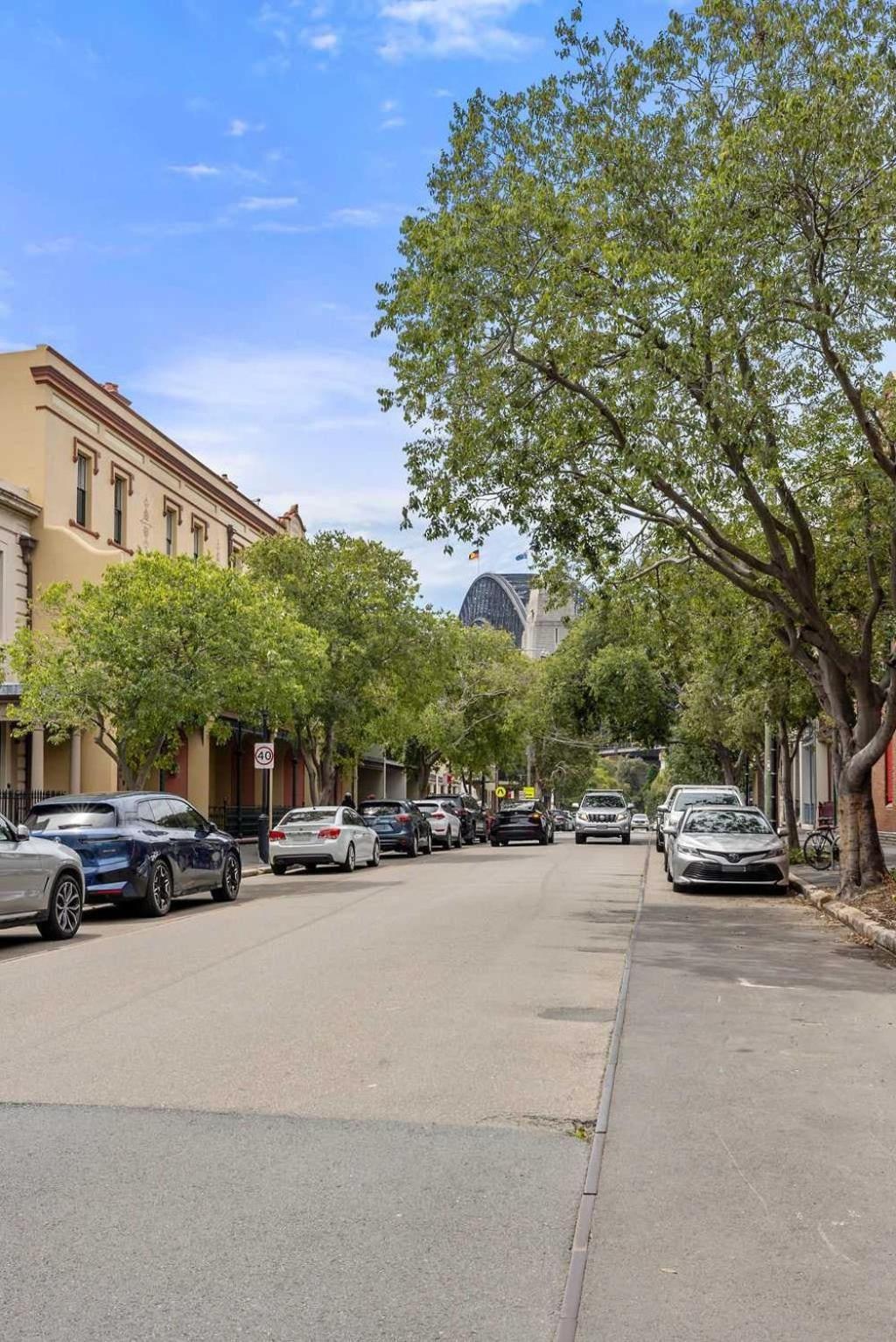 Apartment Ground-floor Retreat In Dawes Point